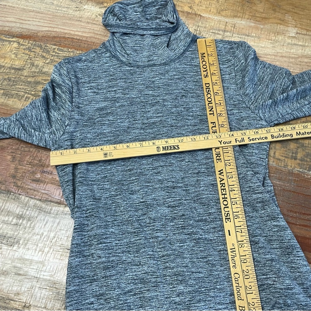 Nike women’s Small funnel neck dri fit top running outdoors - Picture 8 of 10
